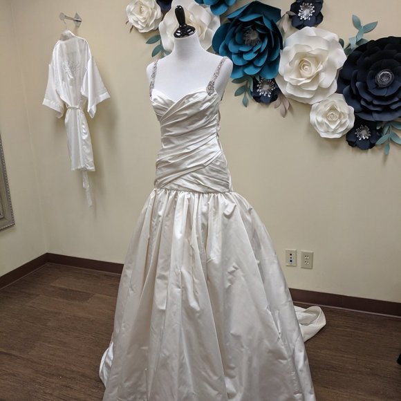 Kenneth Pool Wedding Dress Size 8 - 6 - Picture 3 of 9